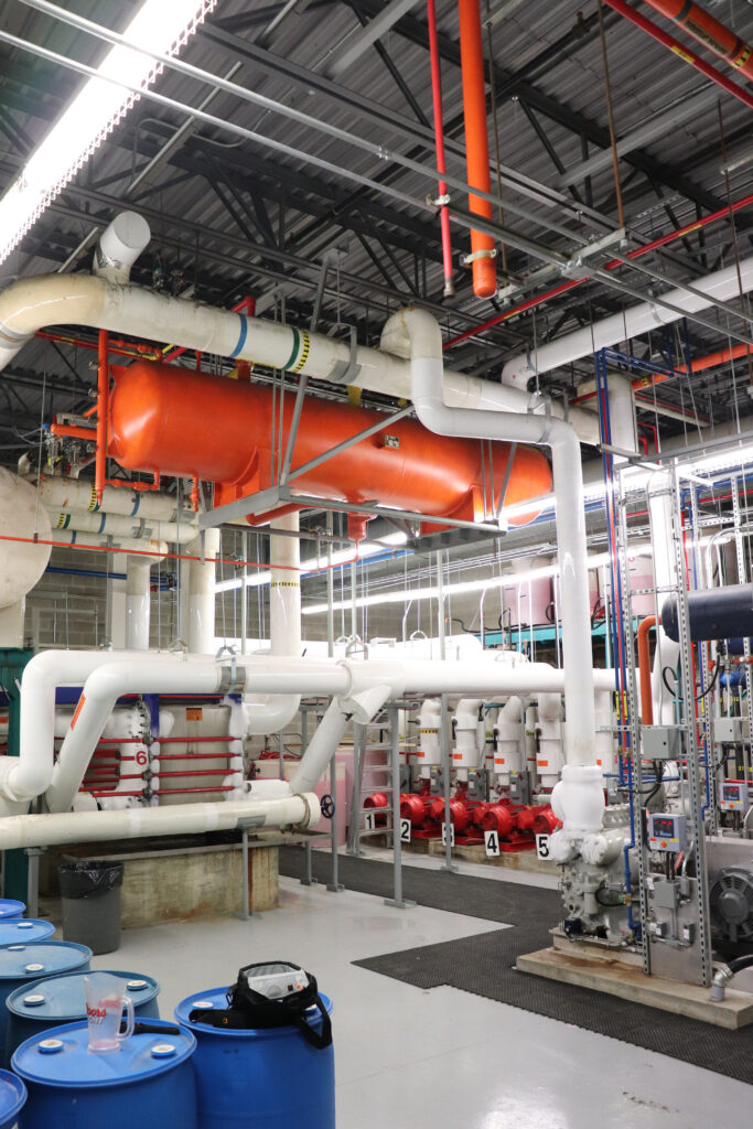 Ammonia refrigeration plant for an ice rink
